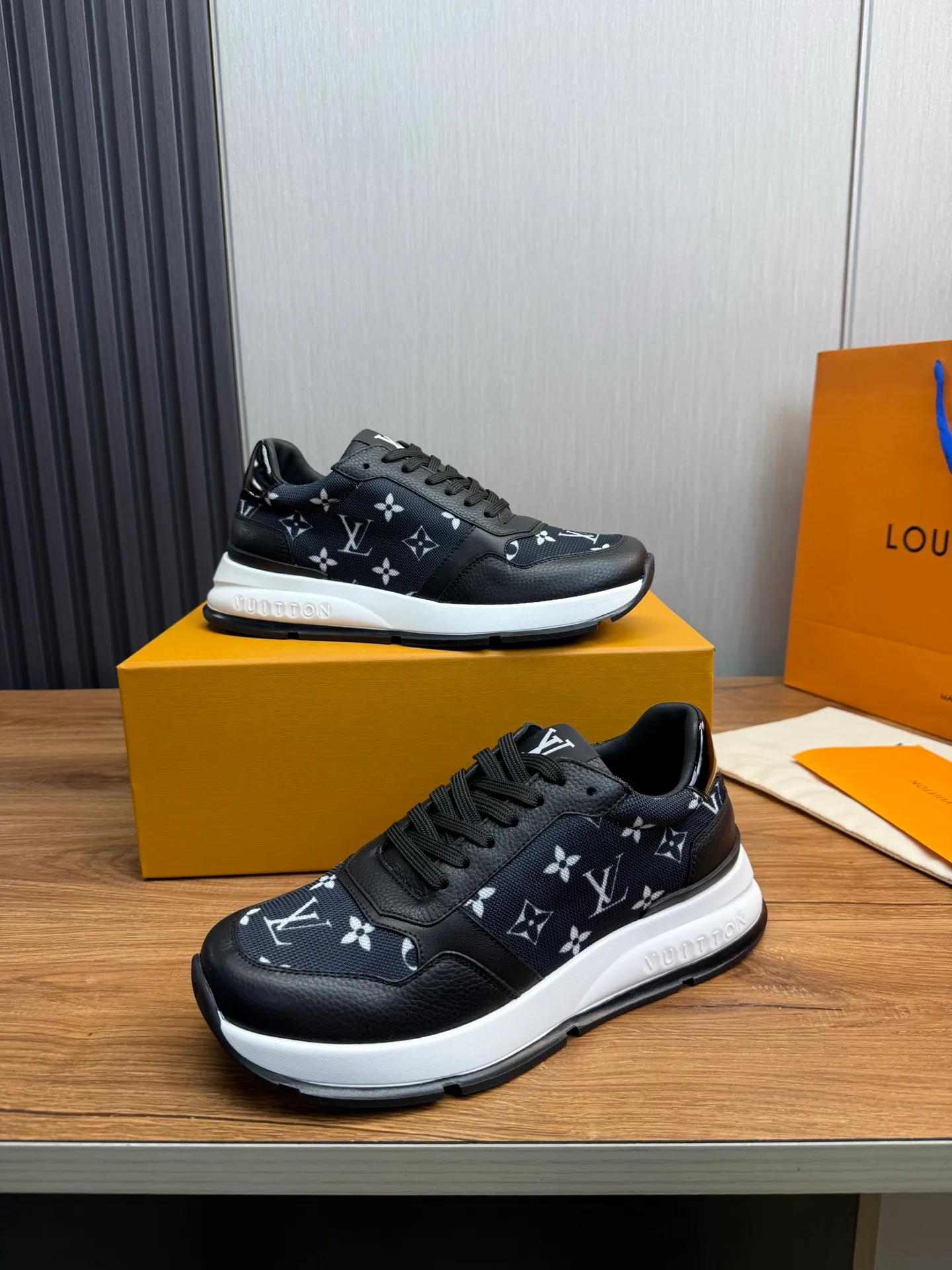 Men's shoes 💰800💰 LOUIS VUITTON [Luden Yiwei] Brand new trendy Lv is on the market 🎁, casual and fashionable men's shoes 👟Original 1:1 shipment✅ The upper is made of imported brand leather + cowhide lining, the original wear-resistant rubber outsole, the version is simple and elegant, exclusive for trendy men. 38-44 (customized at 38.45)
